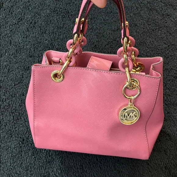 Michael Kors βCynthiaβ Saffiano Leather Satchel - Picture 15 of 16